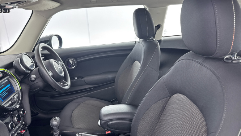 MINI Hatchback 1.5 Cooper Classic II 3dr [Comfort Pack] Petrol Hatchback